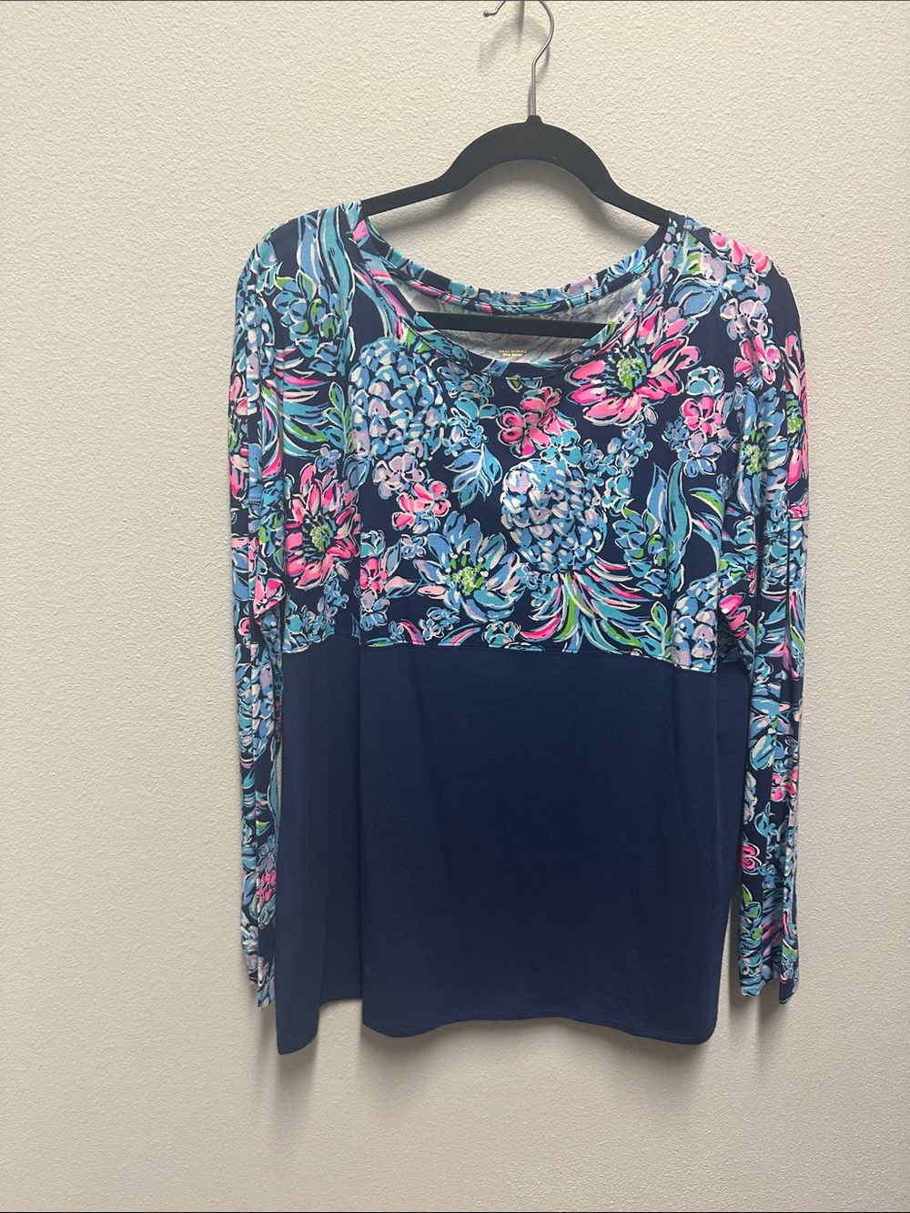 NWT - Lilly Pulitzer Finn top - Pineapple Paradise print - size Large